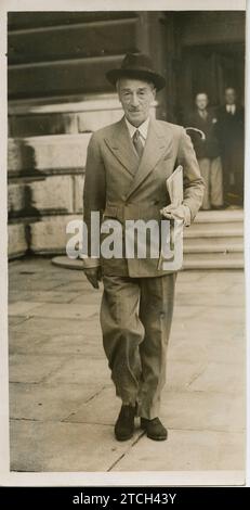 Londra (Regno Unito), settembre 1939. L'ambasciatore spagnolo, il duca d'Alba Jacobo Fitz James Stuart, dopo aver lasciato il Ministero degli Esteri. Crediti: Album / Archivo ABC / Ortiz Foto Stock