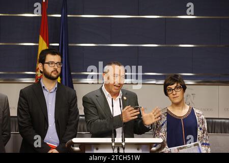 Madrid, 04/26/2016. Conferenze stampa al Congresso dei deputati dei rappresentanti politici dopo il ciclo di contatti con HM The King. Nell'immagine, Joan Baldovi di Compromis, con il "Patto Prado". Foto: Jaime García ARCHDC. Crediti: Album / Archivo ABC / Jaime García Foto Stock