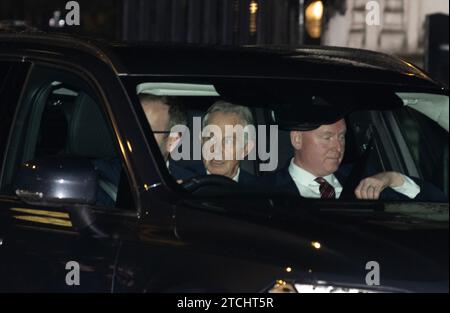Tony Blair, ex primo ministro laburista lascia la camera dei comuni dopo che i conservatori hanno vinto il voto sul controverso disegno di legge del Ruanda. Foto Stock