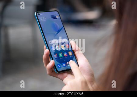 Smartphone HCMC, VN - Xiaomi 11 Lite per uso editoriale Foto Stock