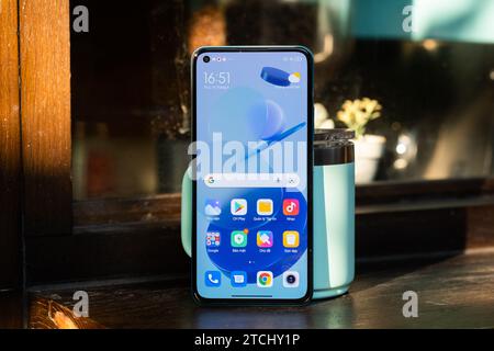 Smartphone HCMC, VN - Xiaomi 11 Lite per uso editoriale Foto Stock