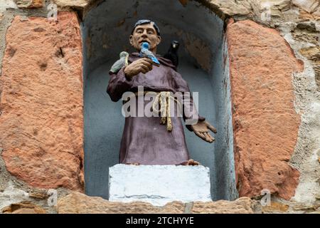 Statua di San Francesco nel Werther Tor a Bad Muenstereifel, Germania Foto Stock