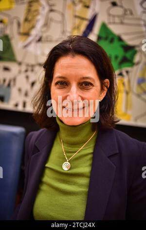 Parigi, Francia. 13 dicembre 2023. Il presidente della commissione per gli affari culturali dell'Assemblea Nazionale Isabelle Rauch esamina durante un'audizione a Parigi, in Francia, il 13 dicembre 2023. Foto di Firas Abdullah/ABACAPRESS.COM credito: Abaca Press/Alamy Live News Foto Stock