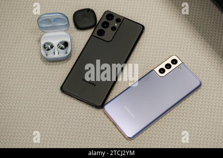 HCMC, VN - dicembre 2023. Smartphone Samsung S21 Ultra Foto Stock