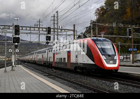 Treno passeggeri FFS Foto Stock