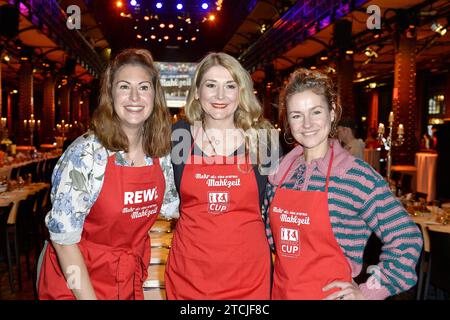 Madita von Hülsen, Sandra Quadflieg und Rhea Harder / Charity-Veranstaltung / Mehr als eine warme Mahlzeit / Amburgo / 12. Dezember 2023 *** Madita von Hülsen, Sandra Quadflieg e Rhea Harder Charity evento più di un pasto caldo Amburgo 12 dicembre 2023 Foto Stock