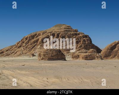 Erodierte Felsen, Berglandschaft im südlichen Sinai zwischen Ain Khudra und Nuwaiba, Ägypten *** rocce erose, paesaggio montano nel Sinai meridionale tra Ain Khudra e Nuwaiba, Egitto Foto Stock