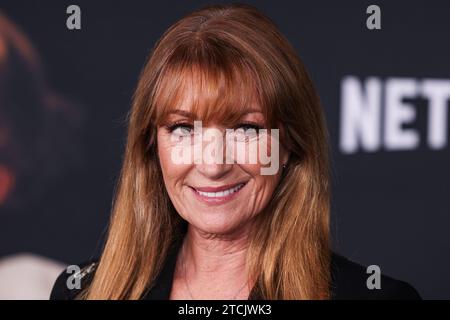 Los Angeles, Stati Uniti. 12 dicembre 2023. LOS ANGELES, CALIFORNIA, USA - 12 DICEMBRE: L'attrice inglese Jane Seymour arriva al Los Angeles Special Screening del 'Maestro' di Netflix tenutosi all'Academy Museum of Motion Pictures il 12 dicembre 2023 a Los Angeles, California, Stati Uniti. (Foto di Xavier Collin/Image Press Agency) credito: Image Press Agency/Alamy Live News Foto Stock