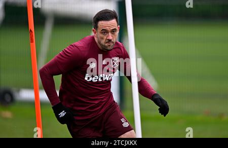 Romford, Regno Unito. 13 dicembre 2023. Dagenham East London 13 dicembre 2023. Danny Ings (West Ham) durante la sessione di allenamento aperto del West Ham presso il campo di allenamento del West Ham, Romford. Crediti: MARTIN DALTON/Alamy Live News Foto Stock