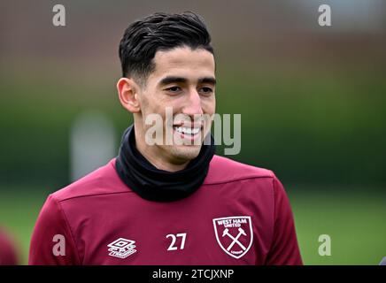 Romford, Regno Unito. 13 dicembre 2023. Dagenham East London 13 dicembre 2023. Nayef Aguerd (West Ham) durante la sessione di allenamento aperto del West Ham presso il campo di allenamento del West Ham, Romford. Crediti: MARTIN DALTON/Alamy Live News Foto Stock