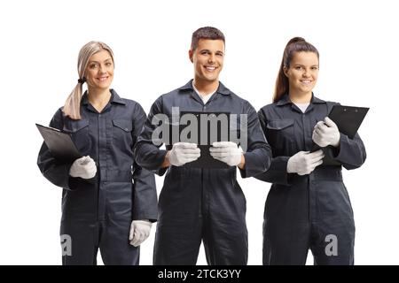 Team di meccanici femminili e maschili in uniformi isolate su sfondo bianco Foto Stock