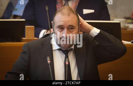 Namur, Belgio. 13 dicembre 2023. Gesti del ministro vallone per le autorità locali e gli alloggi Christophe Collignon durante una sessione plenaria del Parlamento vallone a Namur, mercoledì 13 settembre 2023. BELGA PHOTO VIRGINIE LEFOUR Credit: Belga News Agency/Alamy Live News Foto Stock