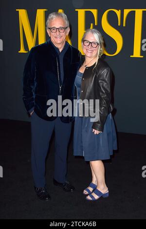 Fred Berner und Begleitung beim Special Screening des Netflix Films 'Maestro' im Academy Museum of Motion Pictures. Los Angles, 12.12.2023 Foto Stock