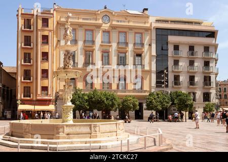 Fontana di marmo del XVI secolo - Fontana di Genova, in stile rinascimentale, situata in Plaza de la Constitución a Málaga. Foto Stock