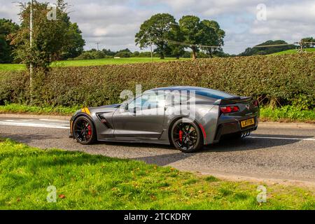 Vista posteriore 2017 Grey Chevrolet Corvette V8 Stingray V8 Car Coupe benzina 6162 cc; motori d'epoca restaurati, collezionisti di automobili appassionati di motori, storiche auto d'epoca che viaggiano nel Cheshire, Regno Unito Foto Stock
