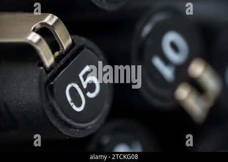 Gruppo di penne fineliner, vista macro ravvicinata dei coperchi numerati . Foto Stock