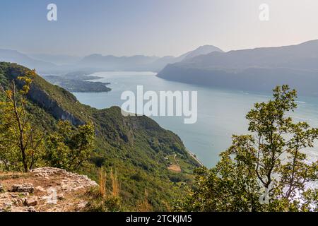 Vista panoramica del lago di Bourget, Savoie, Francia Foto Stock