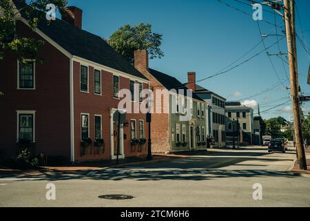 Portsmouth, usa - 2 maggio 2023 Virginia Historic Homes lungo Court Street Foto Stock