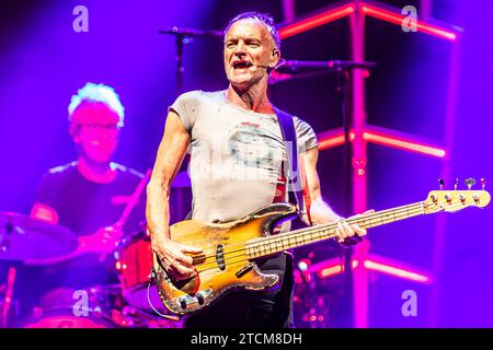 Milano Italia. 11 dicembre 2023. Il cantautore e attore inglese Gordon Matthew Thomas Sumner più comunemente noto con il nome d'arte STING si esibisce dal vivo sul palco del Mediolanum Forum durante il "My Songs Tour 2023". Foto Stock