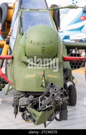 Elicottero d'attacco gun of Turkish Aerospace Industries Agusta Westland T129 Atak al Farnborough International Airshow. Vendite commerciali militari in Turchia Foto Stock