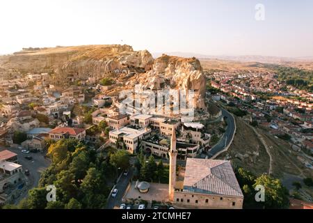Vista aerea della città di Urgup dalla collina di Temenni nella regione turca della Cappadocia. Foto Stock