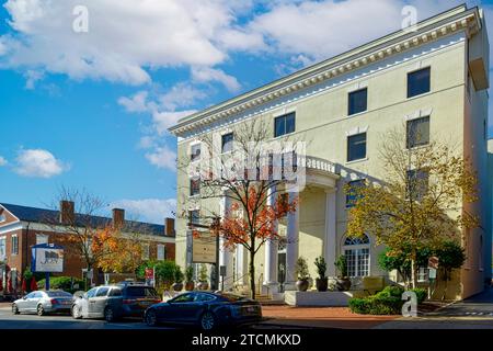 Sito di Barton House, ora l'attuale edificio eretto nel 1905, è l'ex Princess Anne Hotel a Fredericksburg, Virginia Foto Stock