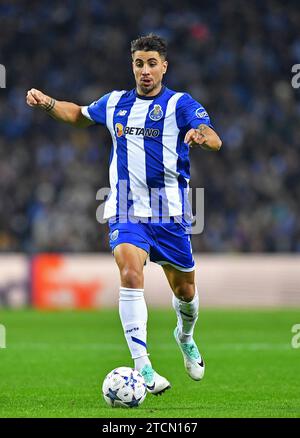 Porto, Portogallo. 13 dicembre 2023. Dragao Stadium, Champions League 2023/2024, FC Porto contro FC Shakhtar Donetsk; Fabio Cardoso del FC Porto, durante la partita di UEFA Champions League 2023/2024 gruppo H tra FC Porto e FC Shakhtar Donetsk al Dragao Stadium di Porto il 13 dicembre. Foto: Daniel Castro/DiaEsportivo/Alamy Live News Credit: DiaEsportivo/Alamy Live News Foto Stock