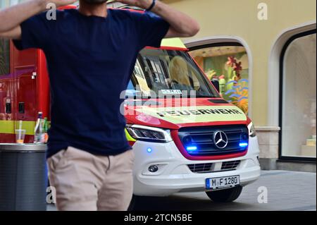 Soccorso dei vigili del fuoco al CSD Pride di Monaco. La parata del CSD è una manifestazione politica e una sfilata colorata che si svolge ogni anno a Monaco. Lei Foto Stock