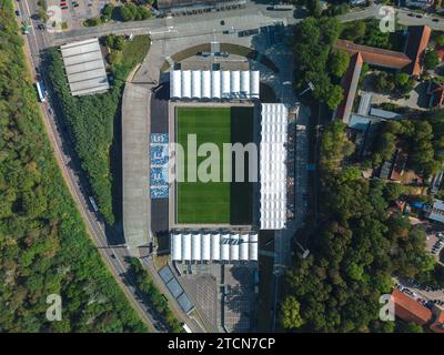 Vista panoramica autunnale aerea di Ludwigsparkstadion, stadio di casa per 1. Squadra di calcio FC Saarbrücken. Saarbrücken, Saarland, Germania - ottobre 2023 Foto Stock