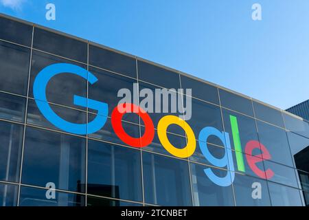 Primo piano del logo Google sull'edificio di Mountain View, California, USA Foto Stock