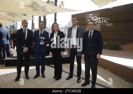 Madrid, 15/02/2022. ABC Award Best Car of the Year 2022 cerimonia di premiazione presso la sede centrale del gruppo vocento. Nell'immagine, Jesús presa, Sébastien Guigues, Mercedes García, Francisco Hidalgo e José Manuel Jáñez, della Renault e della Dacia. Foto: Guillermo Navarro. ARCHDC. Crediti: Album / Archivo ABC / Guillermo Navarro Foto Stock