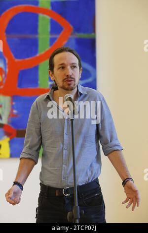 Madrid, 07/10/2015. Incontro del Sindaco di Madrid, Manuela Carmena, con il leader Podemos Pablo Iglesias. Foto: Jaime García ARCHDC. Crediti: Album / Archivo ABC / Jaime García Foto Stock