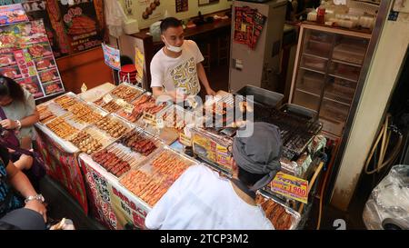 Varie immagini di un viaggio a Tokyo e hiroshima, con cibo, paesaggio urbano, architettura e trasporto. Foto Stock