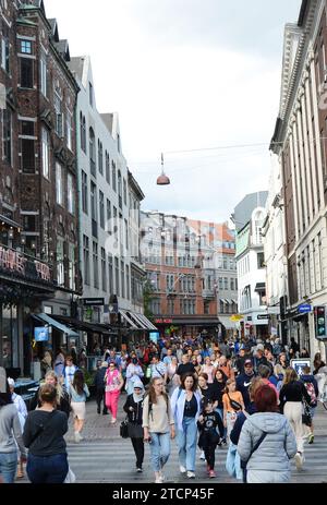 Østergade strada pedonale nel centro di Copenaghen, Danimarca. Foto Stock