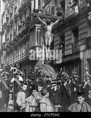 Madrid, 14/04/1911. Processione del venerdì Santo a Madrid. La venerata effigie del "Cristo degli alberdieri". Crediti: Album / Archivo ABC / Francisco Goñi Foto Stock