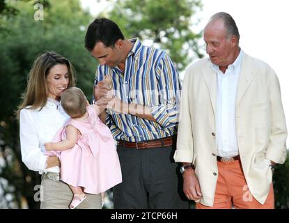 Palma de Mallorca, 08/08/2006. Posa ufficiale della famiglia reale al Palazzo Marivent. Crediti: Album / Archivo ABC / Ernesto Agudo Foto Stock