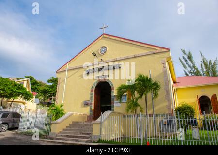 Chiesa Cattolica Romana di Marigot (francese: Eglise Saint-Martin de Tours) nel centro storico di Marigot, collettività francese di Saint Martin. Foto Stock