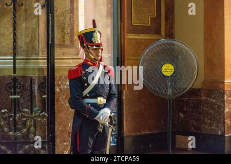 protezione con ventola elettrica. generale del mausoleo san martin. cattedrale metropolitana della santa trinità. plaza de mayo. buenos aires. argentina. sud america Foto Stock