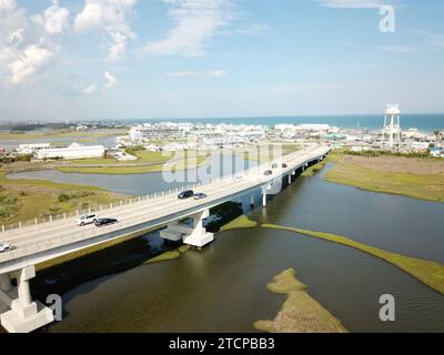 immagini di droni della spiaggia di topsail/isola della carolina del nord in un pomeriggio d'estate. Foto Stock