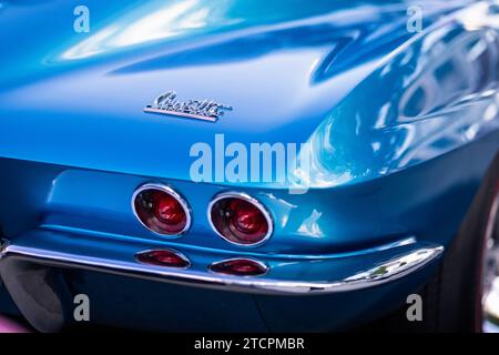 Primo piano delle luci posteriori di una Chevrolet Corvette Sting Ray Sports Coupe del 1967 Foto Stock