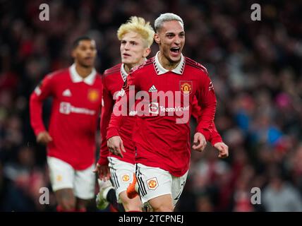 Foto del file datata 23-02-2023 di Antony che celebra il secondo gol della loro squadra contro il Barcellona. Supersub Antony licenziò il Manchester United con un'emozionante vittoria nel 2-1 contro il Barcellona, mentre la squadra in miglioramento di Erik Ten Hag avanzò fino agli ultimi 16 anni dopo uno scontro senza fiato tra i play-off per eliminazione diretta di Europa League. Data foto: Giovedì 23 febbraio 2023. Data di emissione: Giovedì 14 novembre 2023. Foto Stock