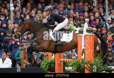 Foto del file datata 08-05-2023 di Rosalind Canter su Signorie Graffalo. Rosalind Canter ha continuato la recente dominazione britannica dei Badminton Horse Trials rivendicando un titolo storico trionfo a bordo delle signorie Graffalo. Data di emissione: Giovedì 14 novembre 2023. Foto Stock