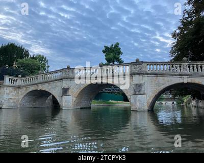 Una vista panoramica del ponte Clare a Cambridge. Foto Stock