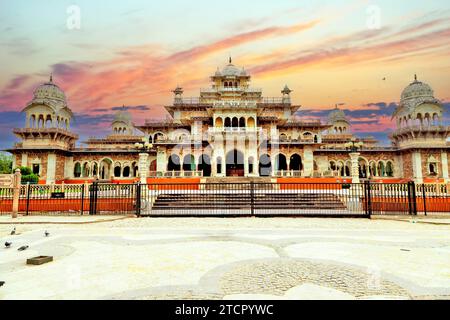 Il Royal Albert Hall Museum si trova nel RAM Niwas Garden di Jaipur, il più antico museo del Rajasthan Foto Stock