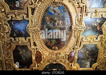 Soffitto decorato, affreschi e soffitti, vista interna, Palazzo Ducale, Venezia, Veneto, Italia Foto Stock