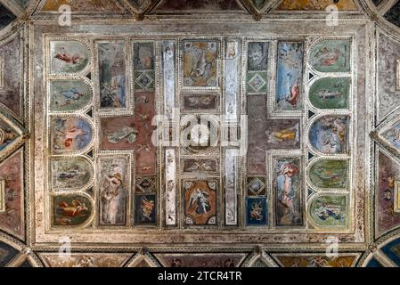 Affresco a soffitto in una sala della Villa del Principe, Palazzo di Andrea Doria, Piazza dei Principe, Genova. Italia Foto Stock