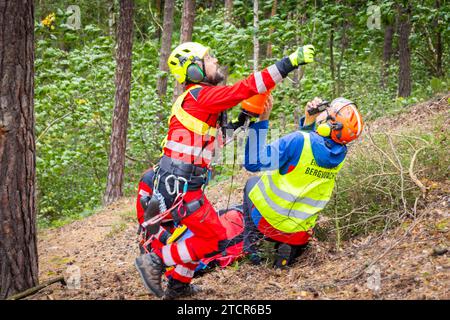 Addestramento salvataggio verricello dell'elicottero di soccorso, Christoph 62, in occasione del 50° anniversario della DRF Luftrettung. Il salvataggio di Foto Stock