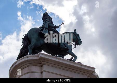 Statua in bronzo del re joao praca da figueira a Lisbona, Portogallo Foto Stock