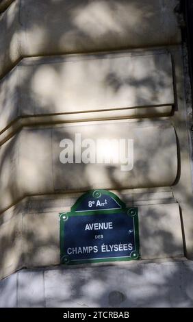 Indicazioni stradali Champs-Élysées a Parigi, Francia. Foto Stock