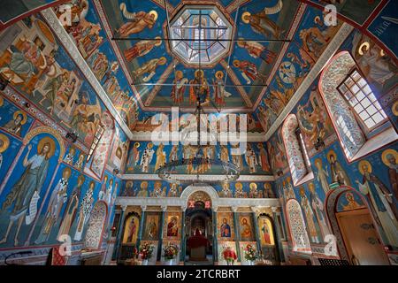 Interni riccamente decorati della Chiesa della decapitazione di Giovanni Battista di Bohr. Mosca, Federazione Russa. Foto Stock